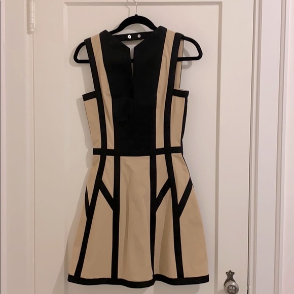 - Never Worn Black & Beige Robert Rodriguez Dress - Picture 4 of 4